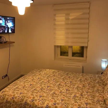 Lit Double, Espaces Partages, 10km De Paris, 2 Km Du Metro *