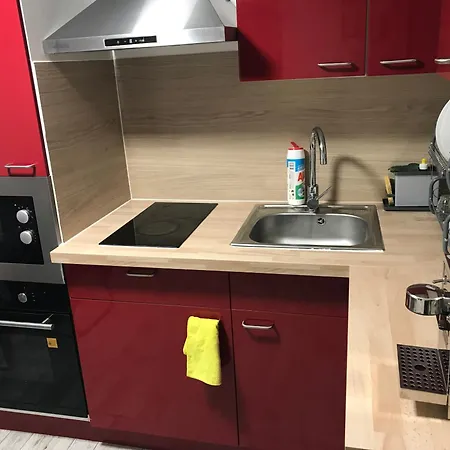 Lit Double, Espaces Partages, 10km De Paris, 2 Km Du Metro *